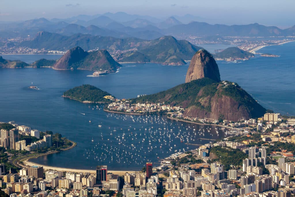 Vista aérea após decolagem do passeio de helicóptero Barra da Tijuca